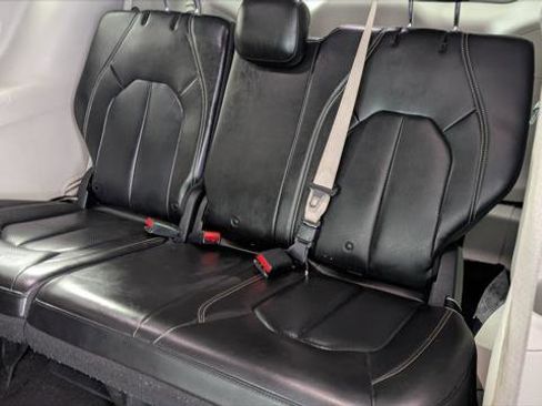 Used 2020 Chrysler Voyager Lxi image 16