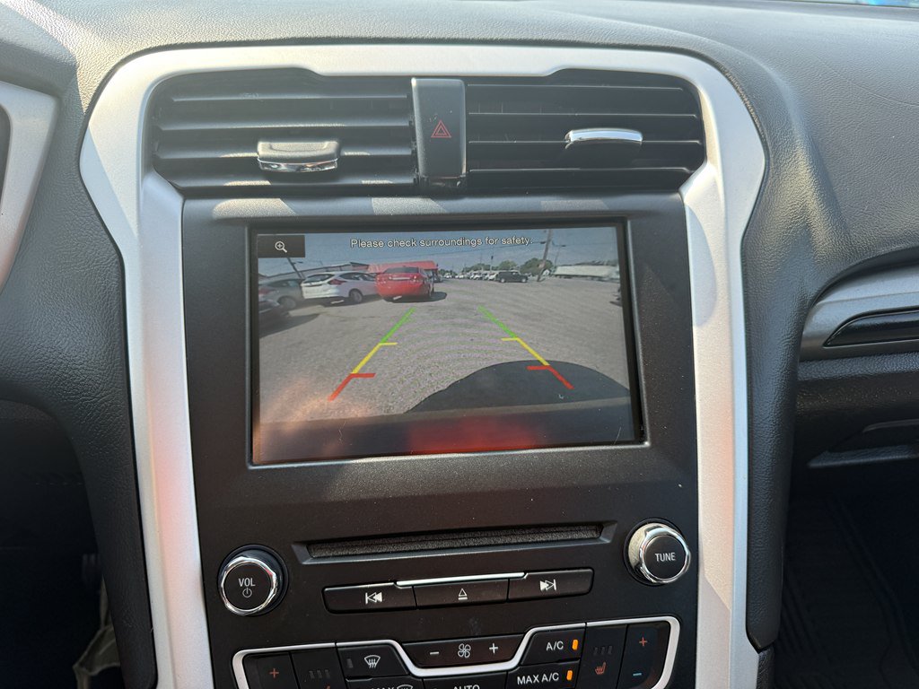 Used 2016 Ford Fusion SE FWD image 19