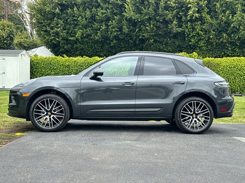 Certified 2026 Porsche Macan AWD/4WD image 2