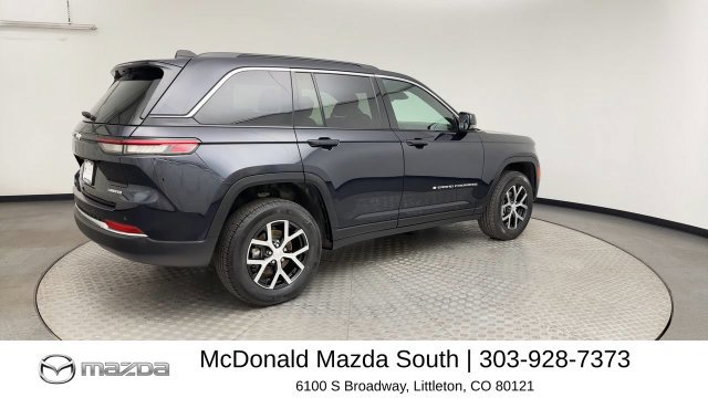 Used 2024 Jeep Grand Cherokee Limited AWD/4WD image 2