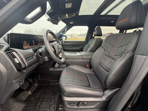 Used 2025 Nissan Armada PRO-4X w/ Pro-4X Premium Package image 11