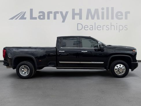 Used 2024 Chevrolet Silverado 3500 High Country w/ High Country Premium Package AWD/4WD image 6