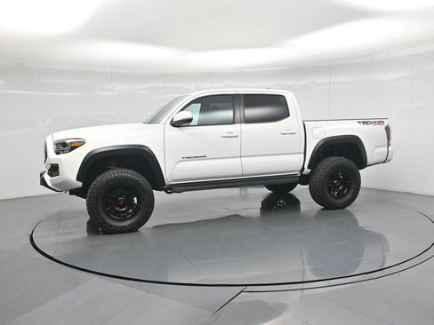 Used 2022 Toyota Tacoma TRD Off-Road w/ Technology Package AWD/4WD image 27