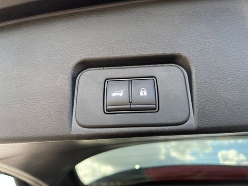 Used 2025 Nissan Rogue SV AWD/4WD image 23