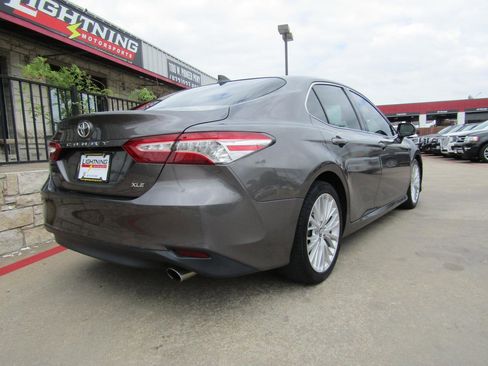 Used 2018 Toyota Camry XLE w/ Audio Package FWD image 4