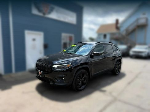 Used 2019 Jeep Cherokee Latitude Plus AWD/4WD image 4