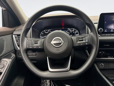 Used 2023 Nissan Rogue SV AWD/4WD image 12