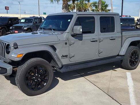 Used 2023 Jeep Gladiator Overland AWD/4WD image 4