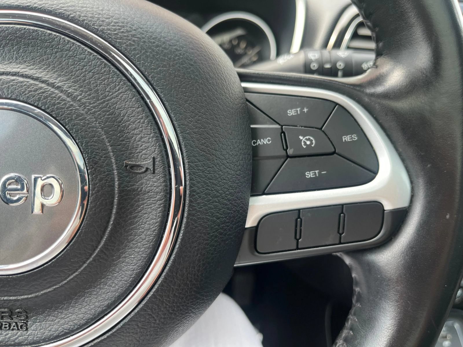 Used 2019 Jeep Compass Latitude AWD/4WD image 16