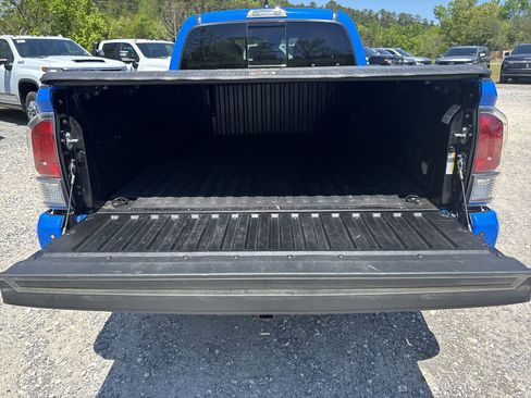 Used 2021 Toyota Tacoma TRD Sport w/ Technology Package image 25