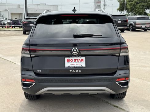 Used 2025 Volkswagen Taos SE FWD image 10