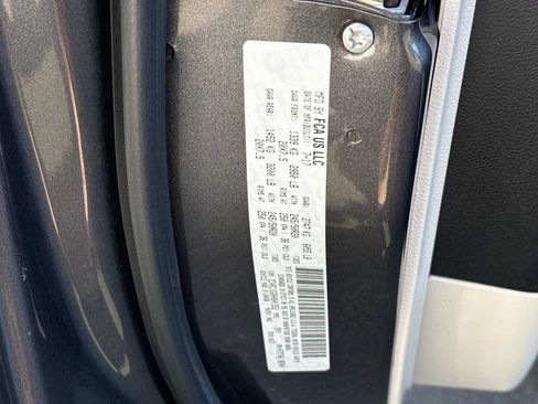 Used 2017 Chrysler Pacifica Limited FWD image 26