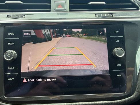 Used 2018 Volkswagen Tiguan SEL AWD/4WD image 49