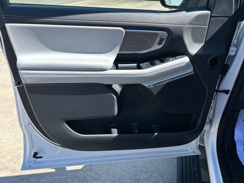 Used 2025 Ford Expedition Platinum image 12