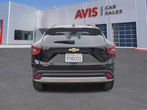 Used 2025 Chevrolet Trax LT w/ LT Convenience Package image 7