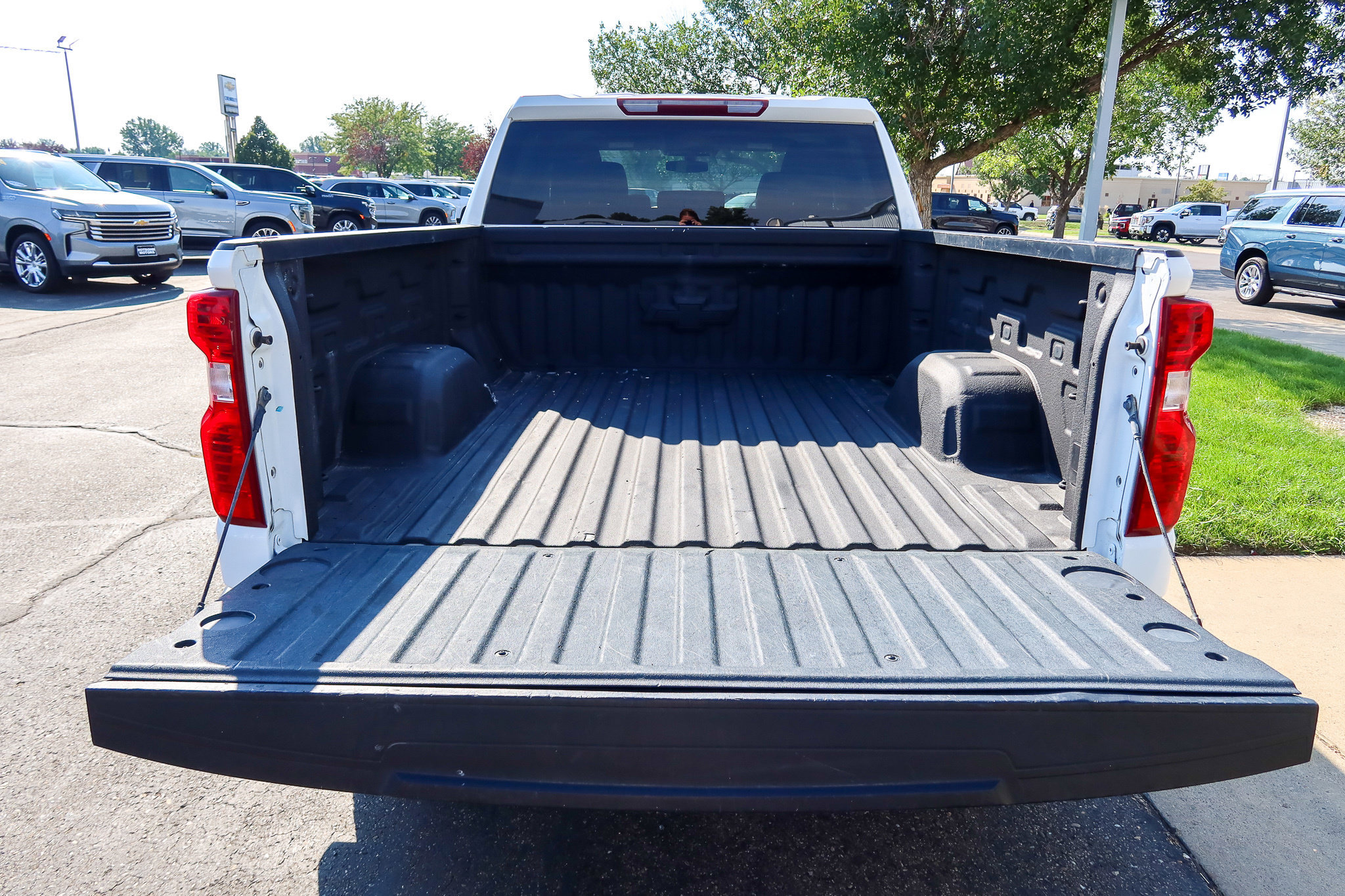 Used 2020 Chevrolet Silverado 1500 LT w/ True North Edition AWD/4WD image 8