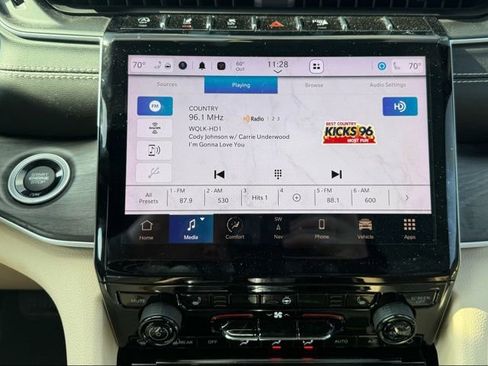 Used 2023 Jeep Grand Cherokee L Limited image 11