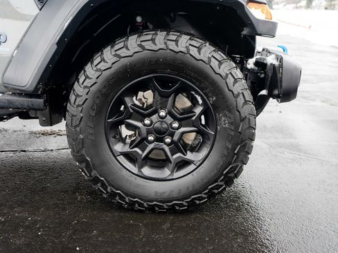 Used 2023 Jeep Wrangler Unlimited w/ Cold Weather Group image 10