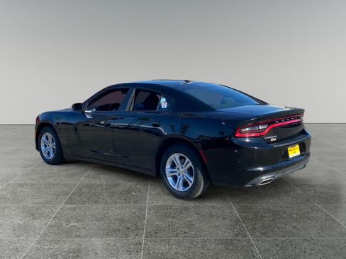 Used 2022 Dodge Charger SXT RWD image 3