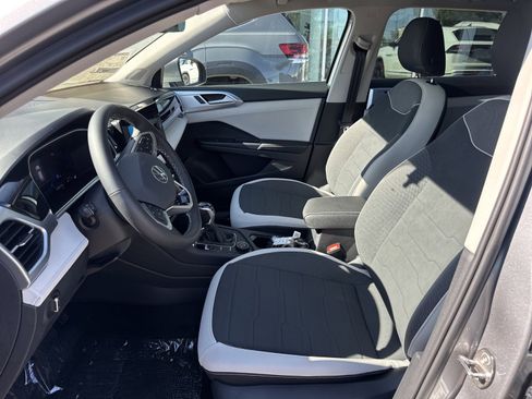 New 2026 Volkswagen Taos SE AWD/4WD image 9