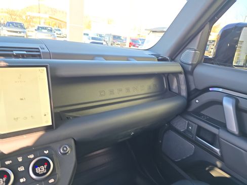 Certified 2024 Land Rover Defender 110 V8 image 25