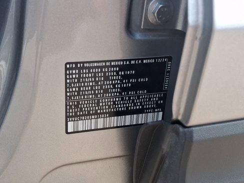 Used 2025 Volkswagen Taos SE AWD/4WD image 3