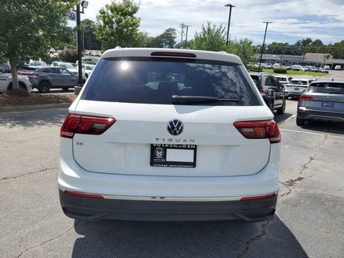 Certified 2024 Volkswagen Tiguan SE w/ Panoramic Sunroof Package FWD image 5