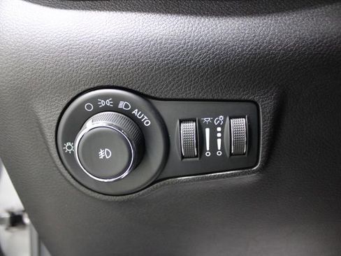 Used 2022 Jeep Compass Trailhawk image 40