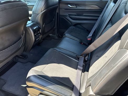 Used 2024 Jeep Grand Cherokee L Laredo AWD/4WD image 17