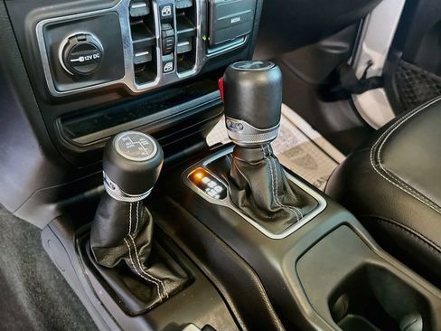 Used 2023 Jeep Wrangler Unlimited Sahara w/ Cold Weather Group AWD/4WD image 18