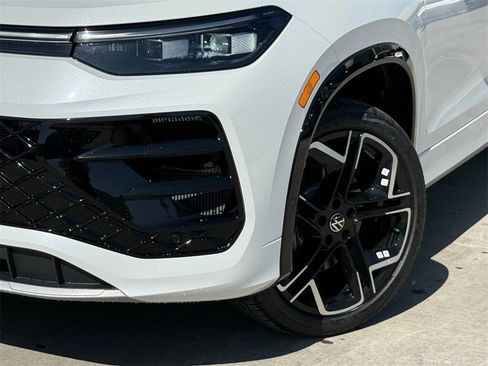 New 2026 Volkswagen Tiguan SEL R-Line image 2