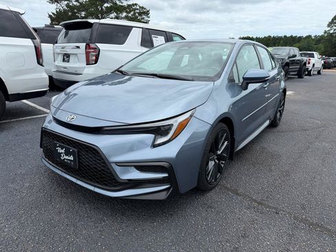 Used 2023 Toyota Corolla SE w/ SE Premium Package FWD image 2