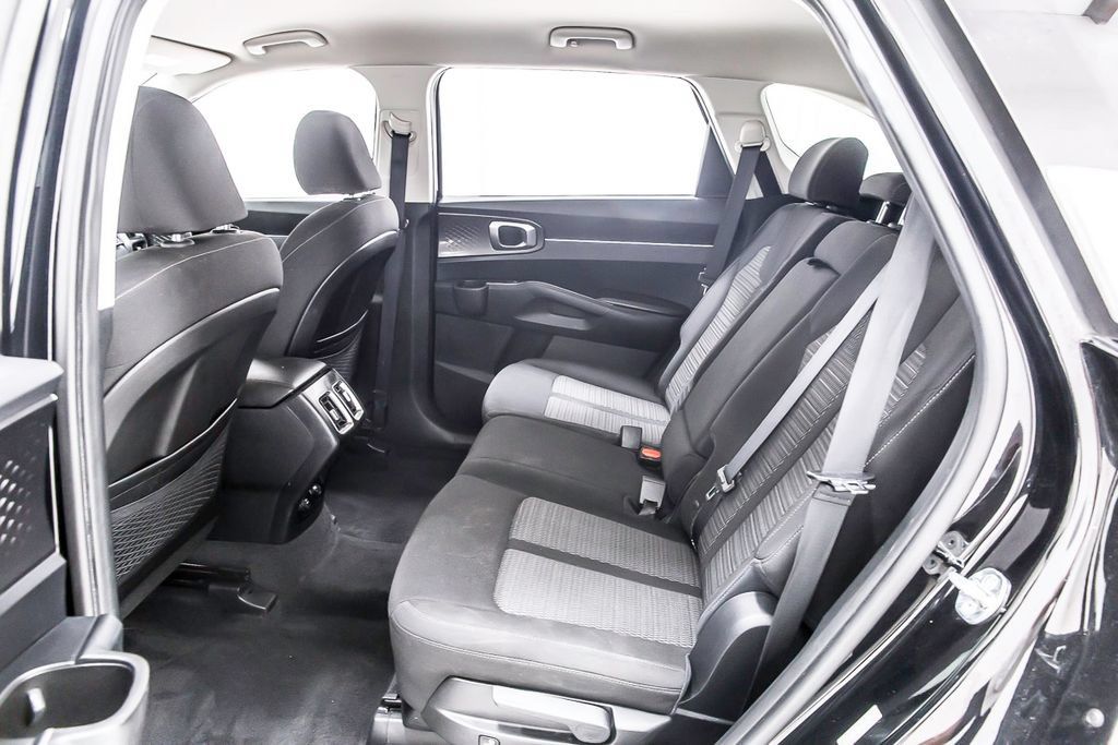 Used 2023 Kia Sorento LX FWD image 27