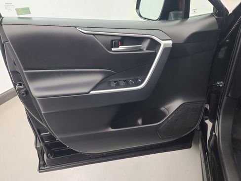 Used 2025 Toyota RAV4 XLE image 20