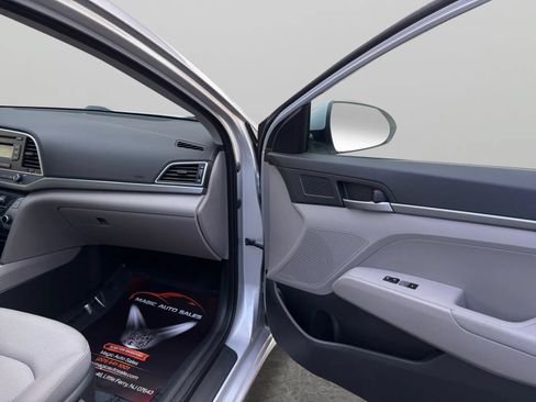 Used 2018 Hyundai Elantra SE FWD image 19