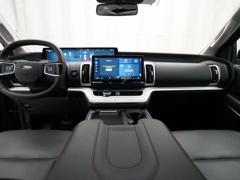 Used 2025 Ford Expedition Max Active image 5