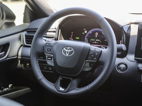 Used 2026 Toyota Camry Hybrid w/ Convenience Package FWD image 15