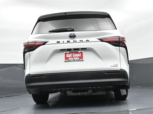 Certified 2022 Toyota Sienna LE FWD image 38