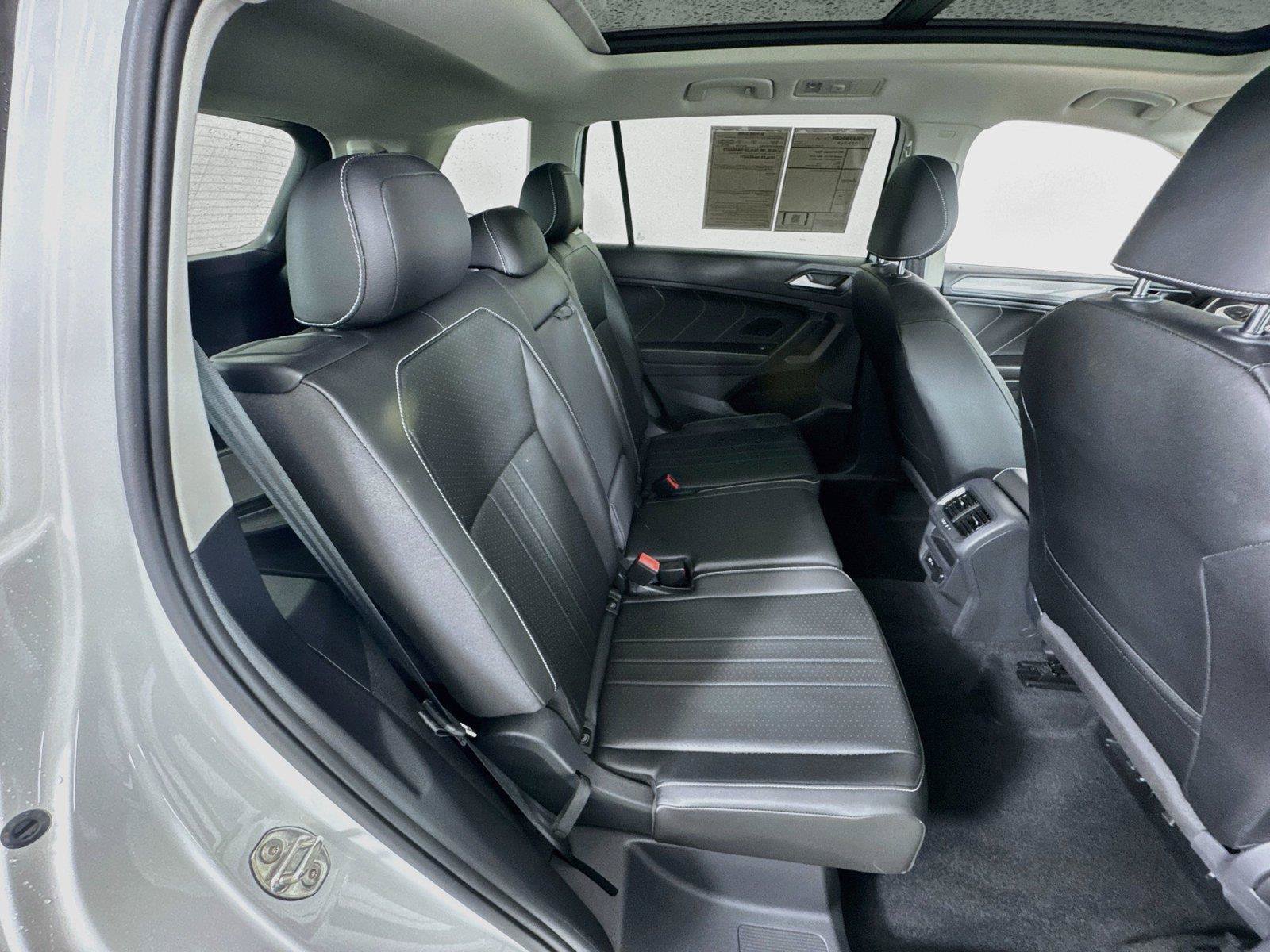 Used 2023 Volkswagen Tiguan SE w/ Panoramic Sunroof Package FWD image 26
