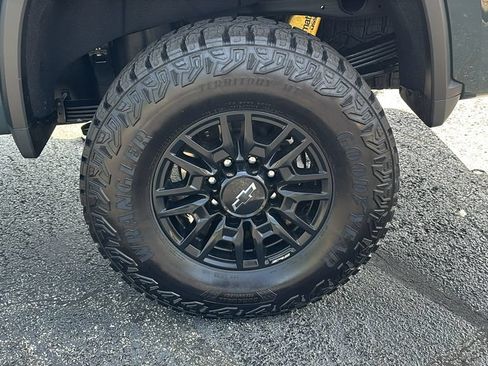 Used 2026 Chevrolet Silverado 2500 ZR2 w/ LPO, Dark Essentials Package AWD/4WD image 9