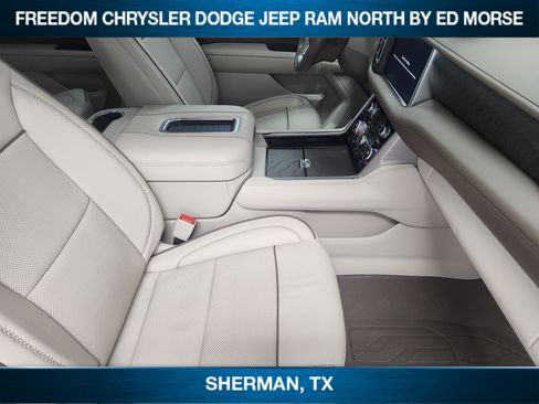 Used 2023 GMC Yukon XL Denali w/ Denali Reserve Package AWD/4WD image 9