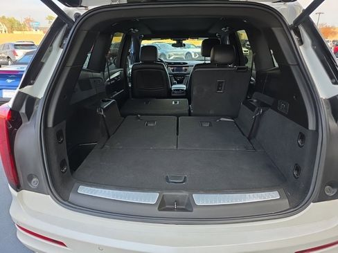 Used 2021 Cadillac XT6 Luxury image 12