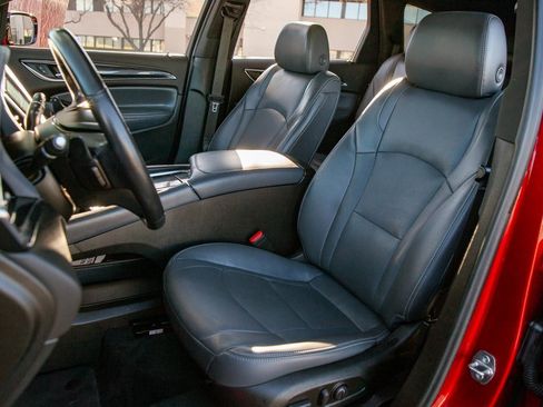 Used 2022 Buick Enclave Essence w/ Sport Touring Edition image 13