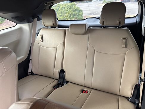 Certified 2024 Toyota Sienna Limited image 8