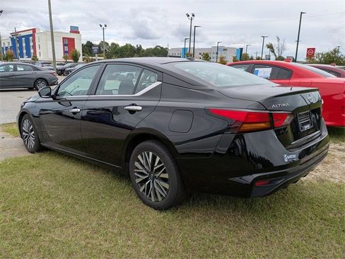Used 2023 Nissan Altima 2.5 SV image 4