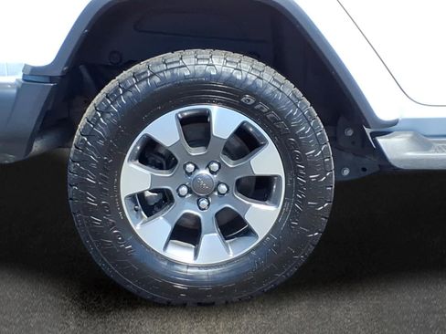 Used 2022 Jeep Wrangler Unlimited Sahara w/ Cold Weather Group AWD/4WD image 3