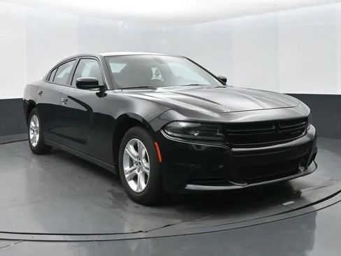 Used 2022 Dodge Charger SXT image 2