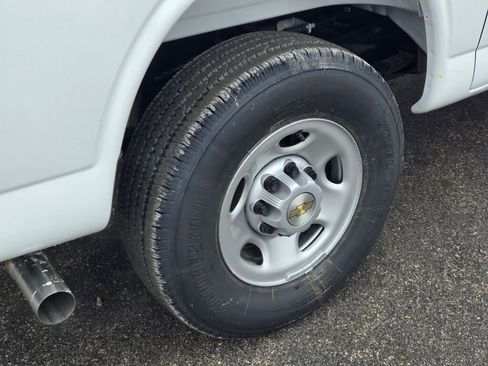 New 2026 Chevrolet Express 2500 image 11
