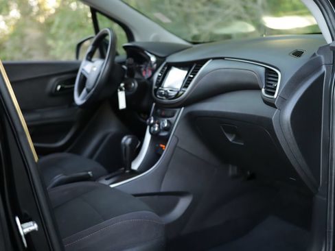 Used 2017 Chevrolet Trax LS FWD image 26