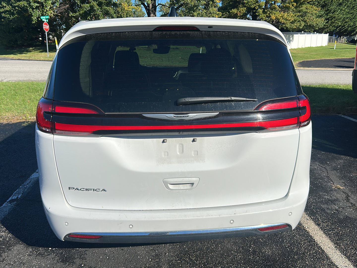 Used 2024 Chrysler Pacifica Touring-L FWD image 5